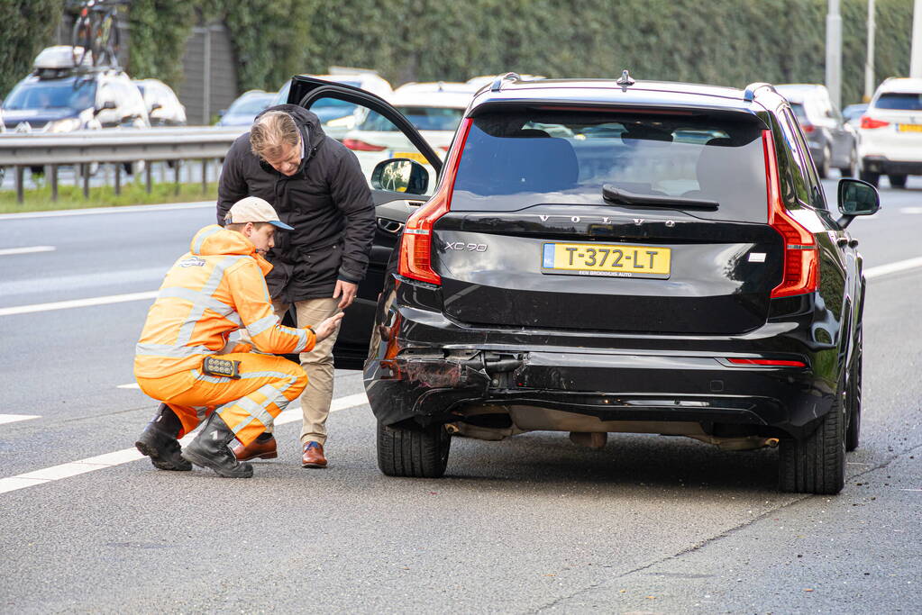 Ongeval tussen twee auto's en een vrachtwagen op snelweg