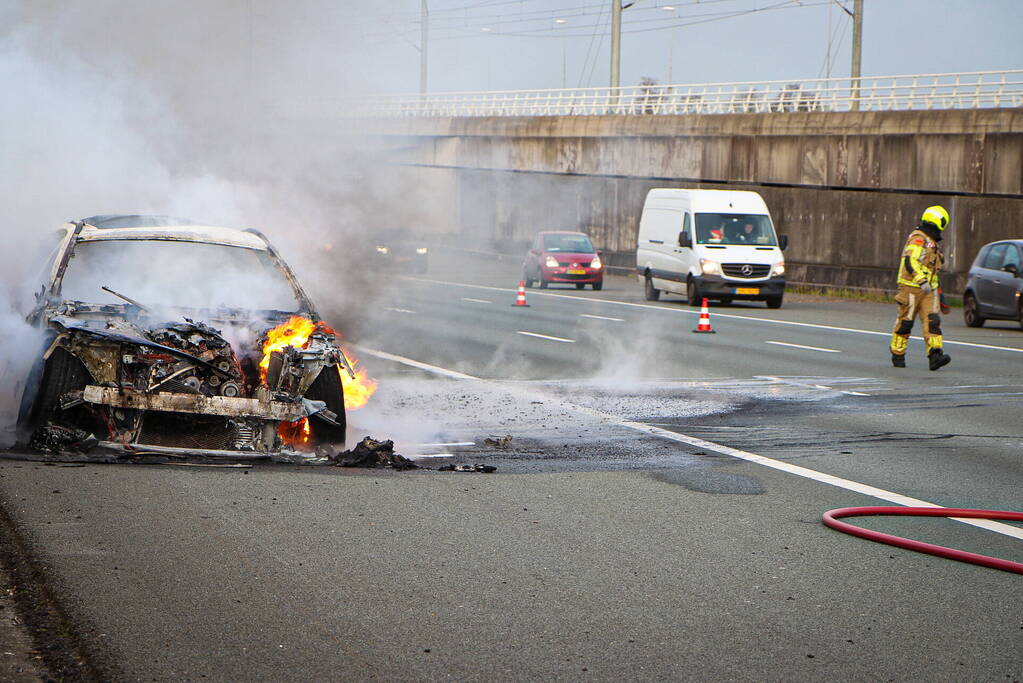 Auto brand volledig af, a4 grotendeels afgesloten