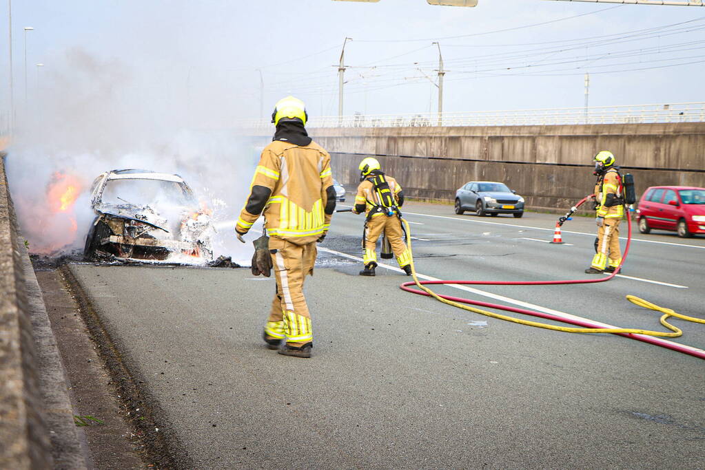 Auto brand volledig af, a4 grotendeels afgesloten
