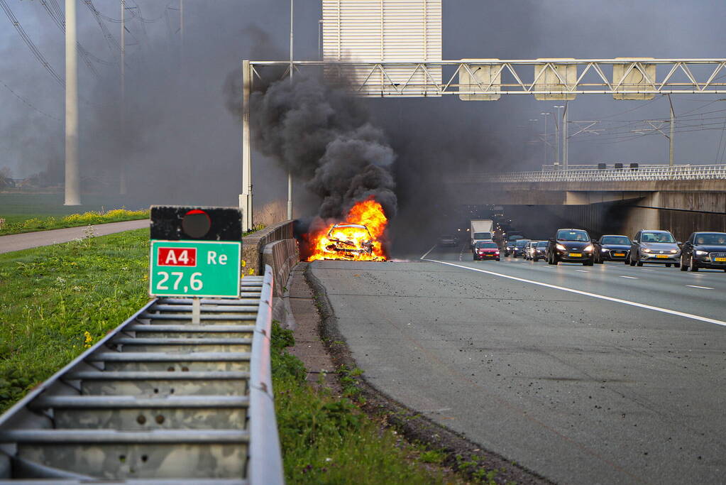Auto brand volledig af, a4 grotendeels afgesloten