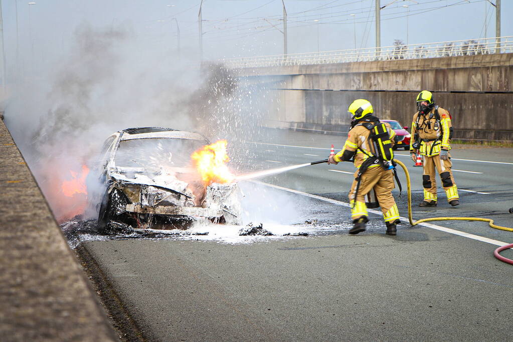Auto brand volledig af, a4 grotendeels afgesloten