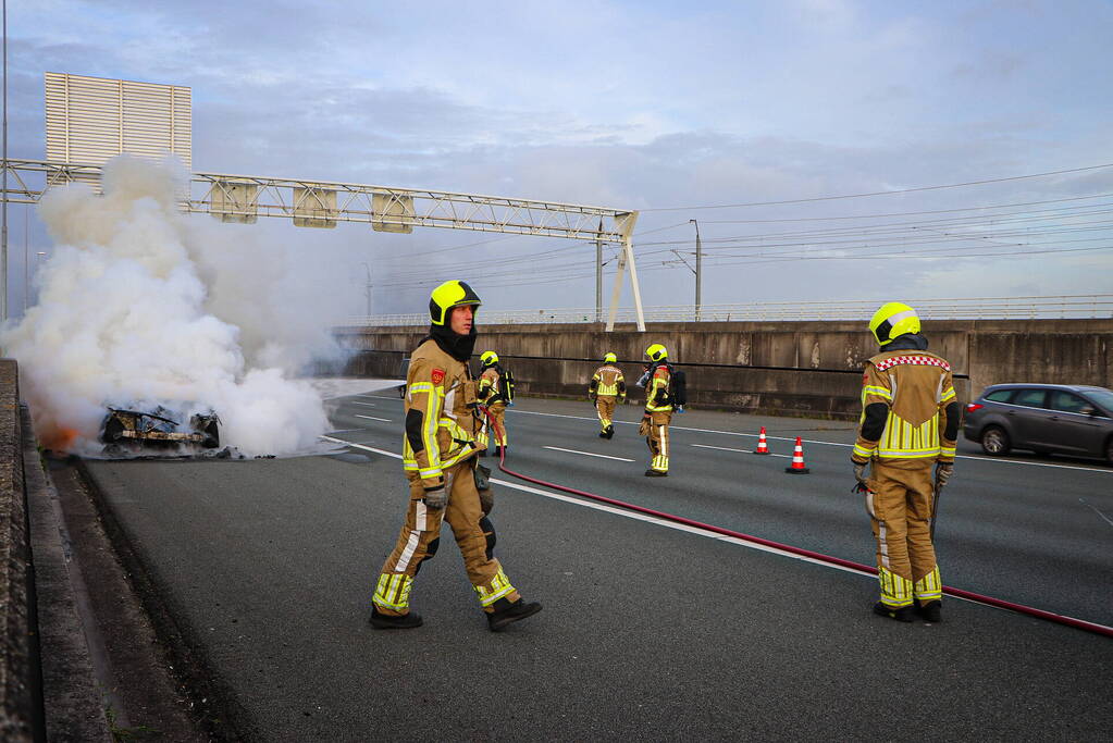 Auto brand volledig af, a4 grotendeels afgesloten