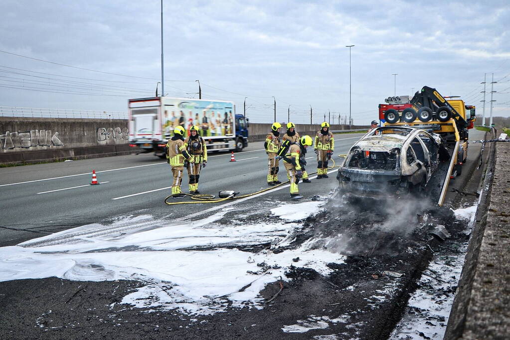 Auto brand volledig af, a4 grotendeels afgesloten