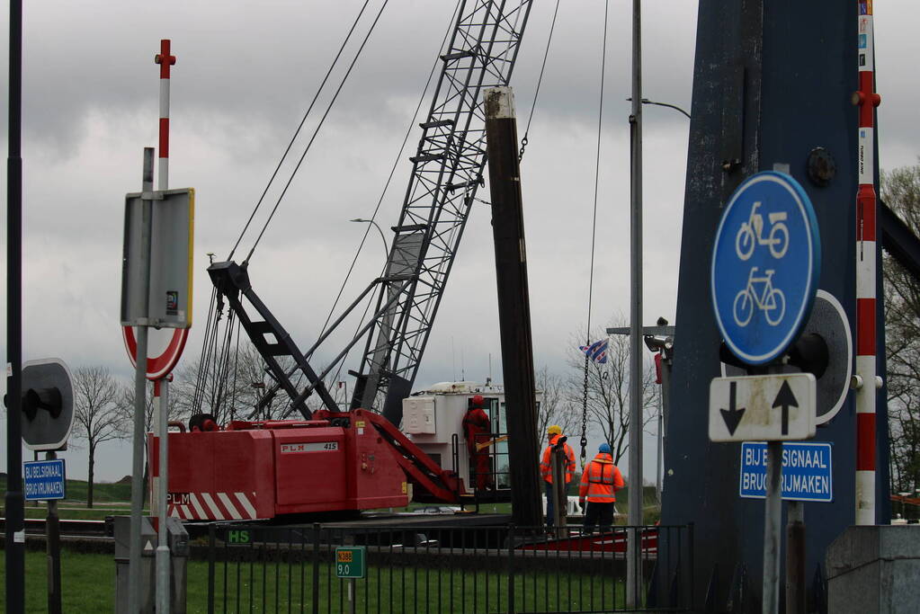 Scheepvaartverkeer in sluis gestremd door hijswerkzaamheden