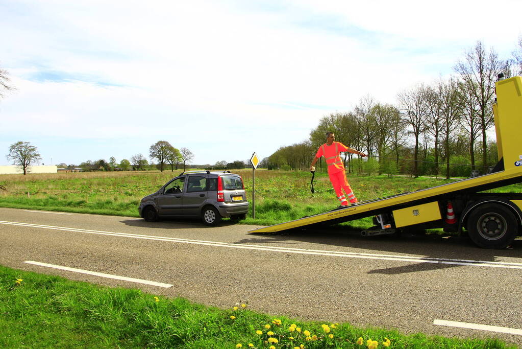 Twee voertuigen beschadigd na botsing
