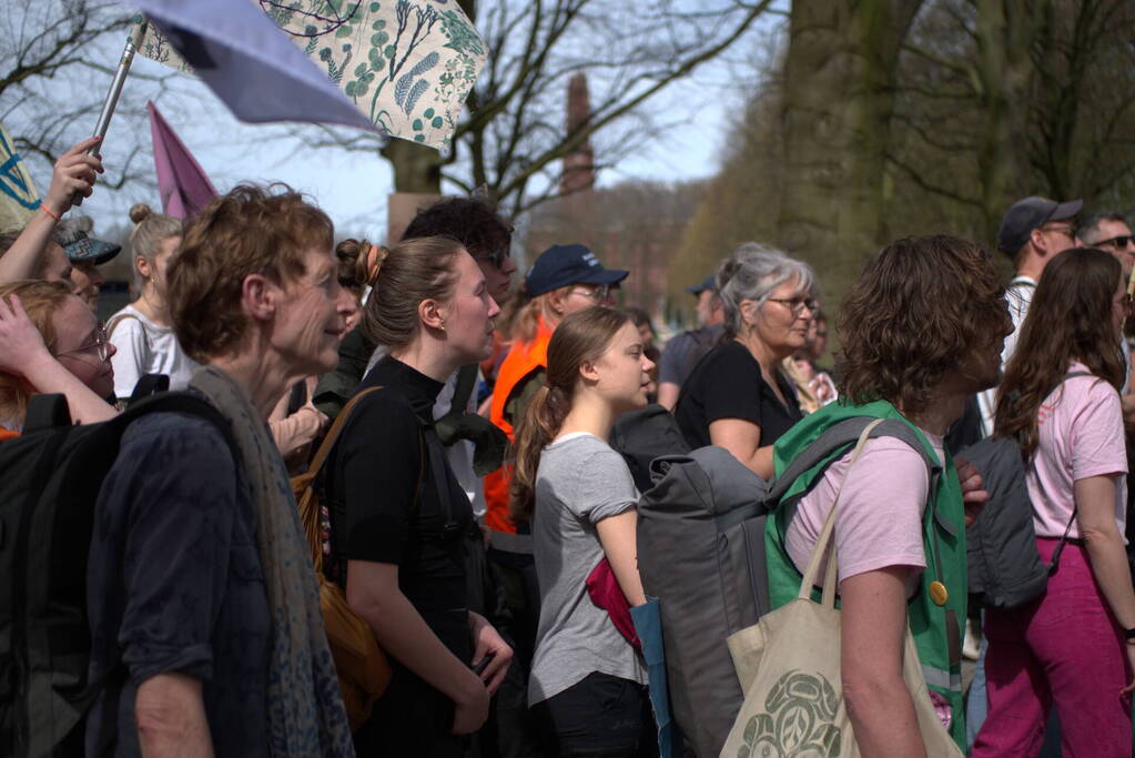 Politie massaal aanwezig bij demonstratie, meerdere charges uitgevoerd