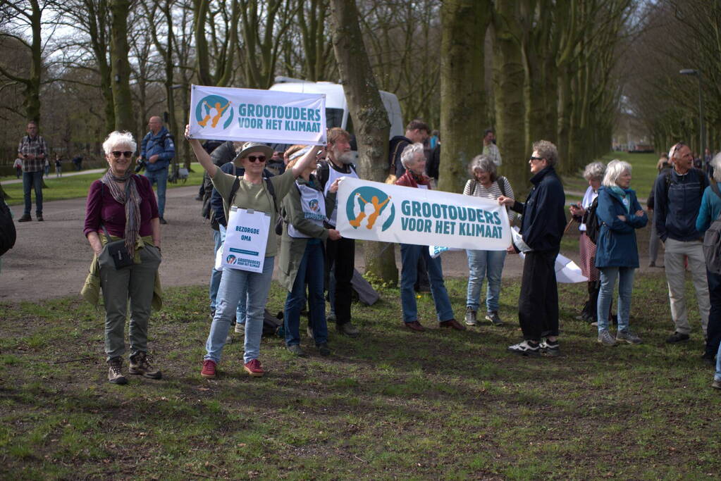 Politie massaal aanwezig bij demonstratie, meerdere charges uitgevoerd
