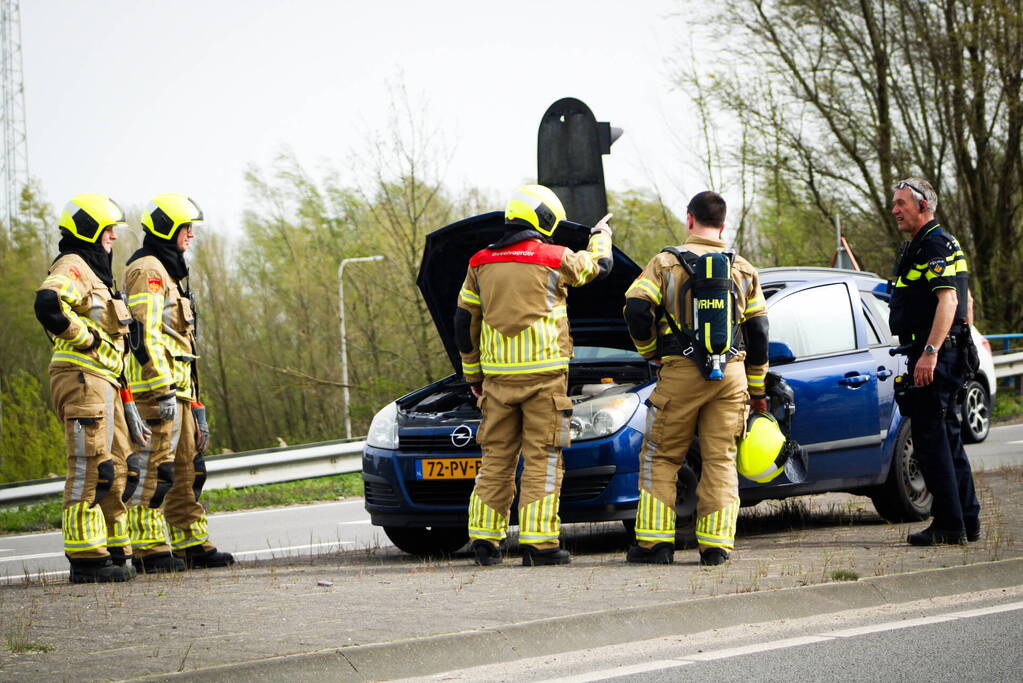 Brandweer ingezet voor rookontwikkeling bij auto