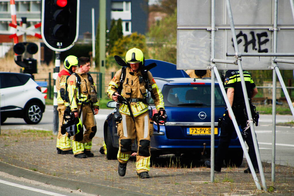 Brandweer ingezet voor rookontwikkeling bij auto