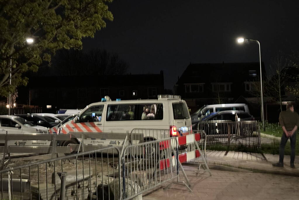 Auto flink beschadigd na achtervolging, inzittenden slaan op de vlucht