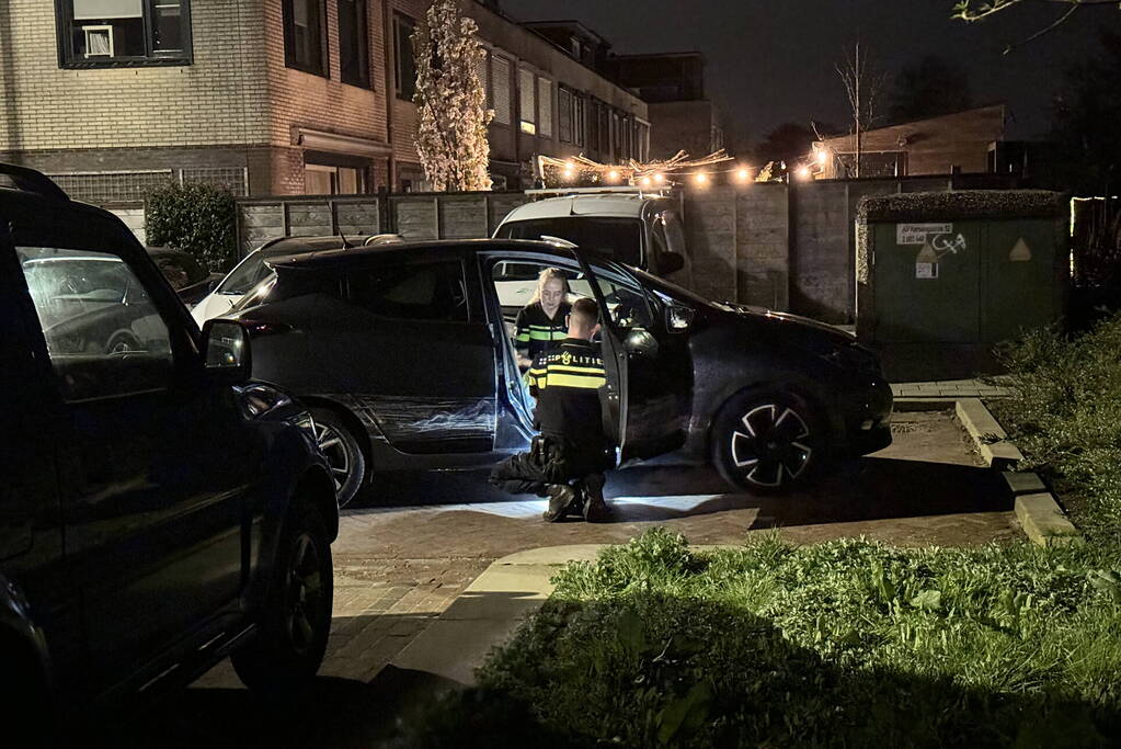 Auto flink beschadigd na achtervolging, inzittenden slaan op de vlucht