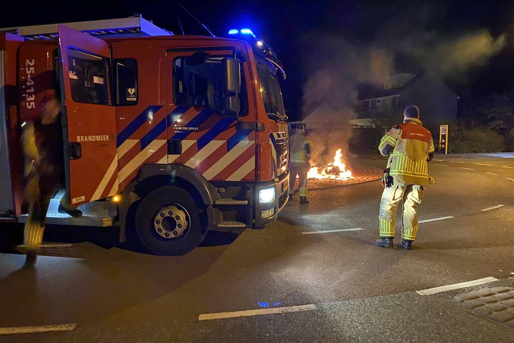 Opnieuw scooter in brand gestoken, politie start onderzoek