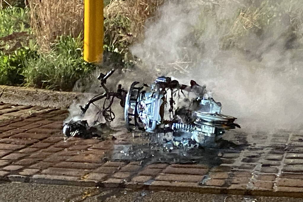 Opnieuw scooter in brand gestoken, politie start onderzoek