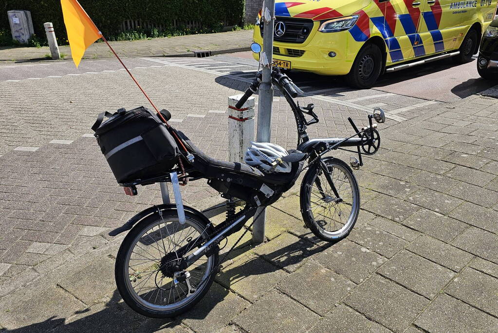 Ligfietser gewond bij aanrijding met personenauto