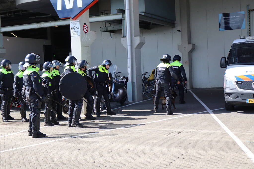Politie massaal ingezet na onrust rondom voetbalwedstrijd