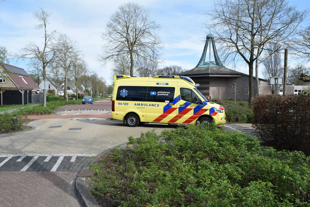 Fietser en voetganger botsen op oversteekplaats