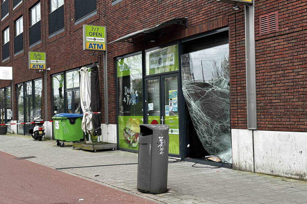 Veel schade bij ramkraak supermarkt