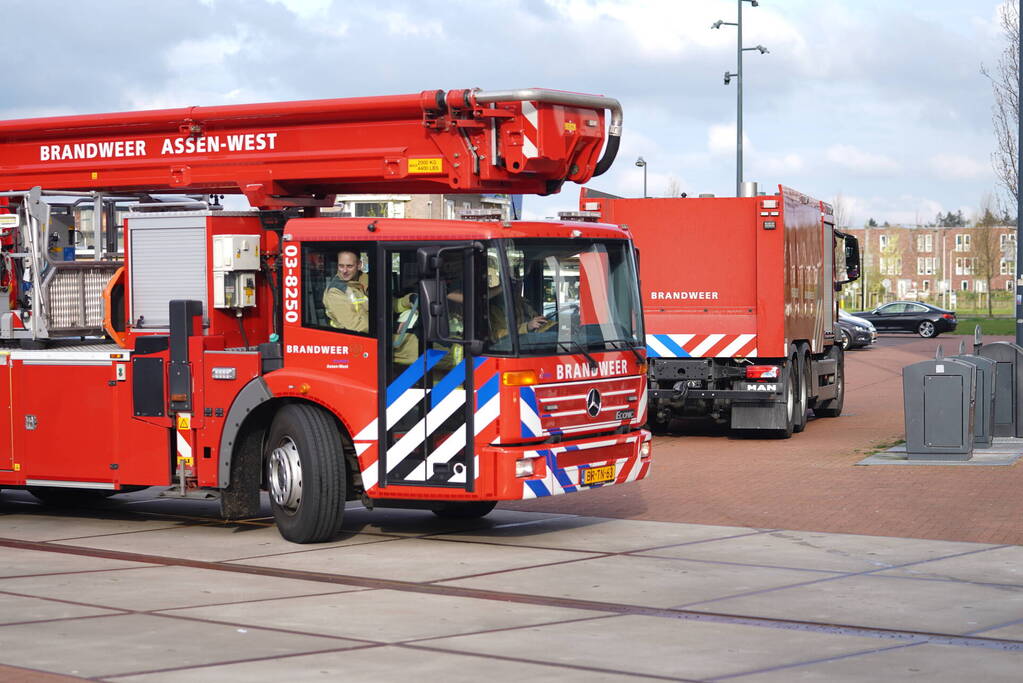 Brandweer groots ingezet voor brand in magnetron
