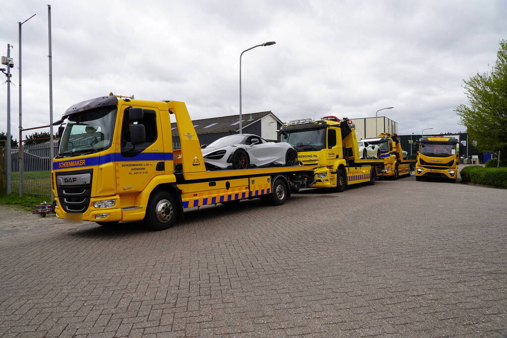 Dure gloednieuwe sportwagens in beslag genomen bij FIOD-inval