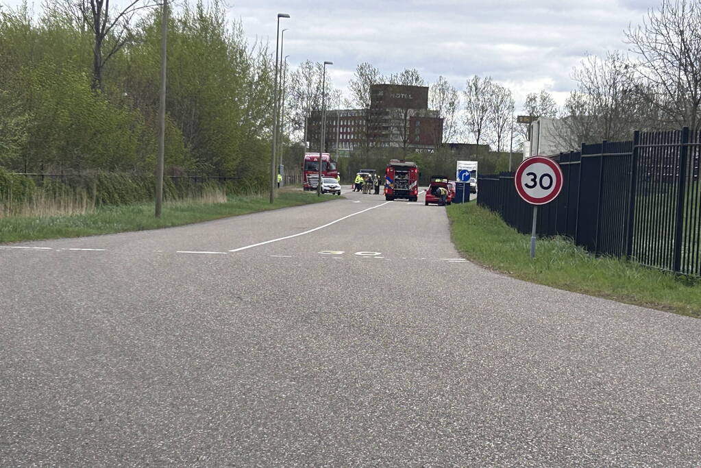Tankwagen lekt mogelijk gevaarlijke vloeistof bedrijventerrein Rijkswaterstaat