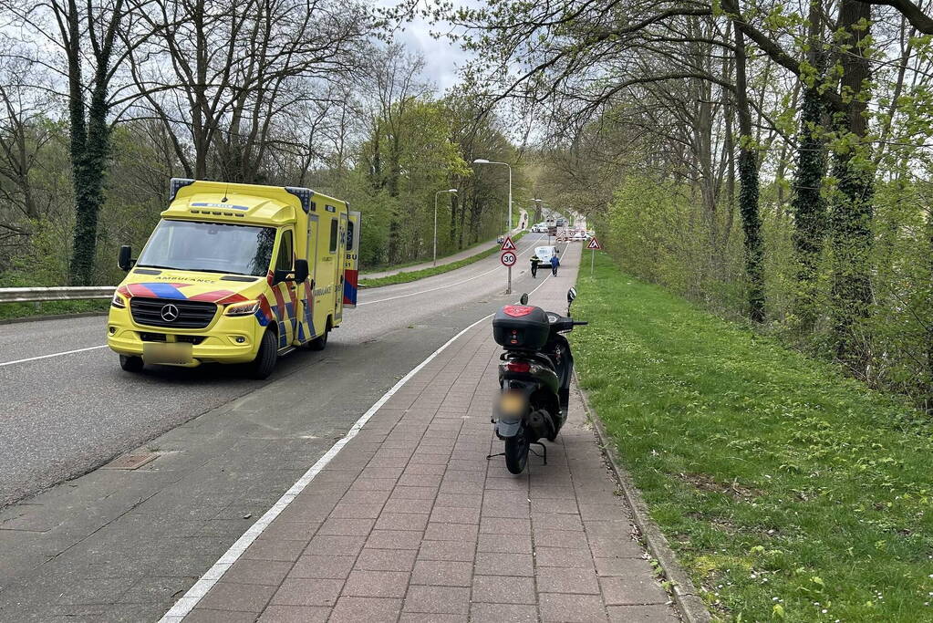 Scooterrijder komt hard ten val