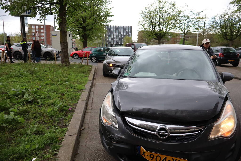 Flinke schade en lekkage na kop-staart botsing