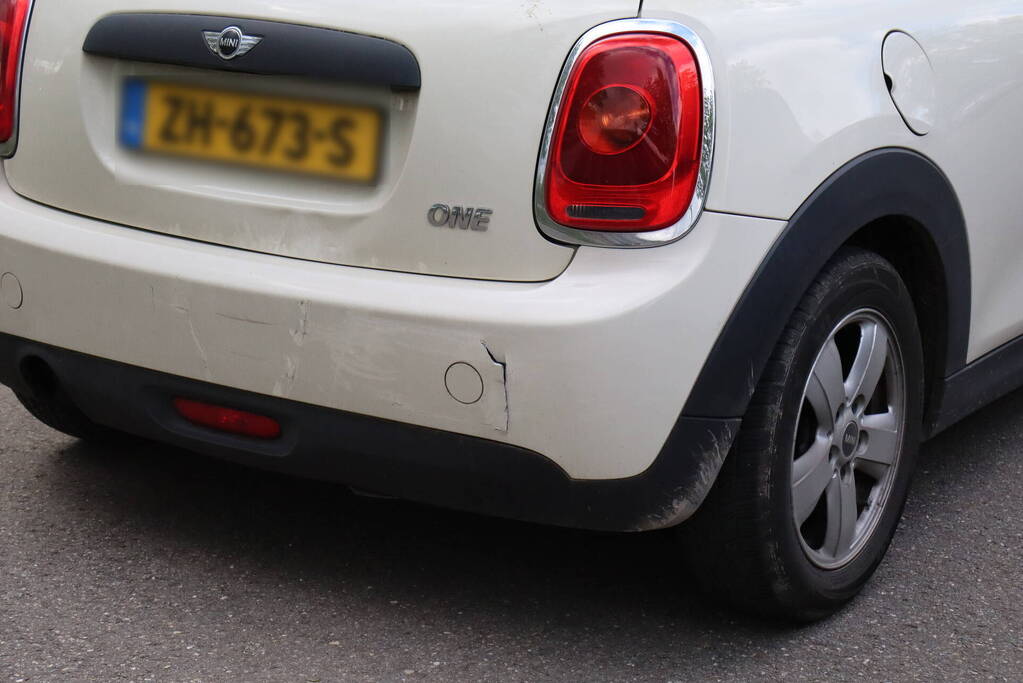 Flinke schade en lekkage na kop-staart botsing