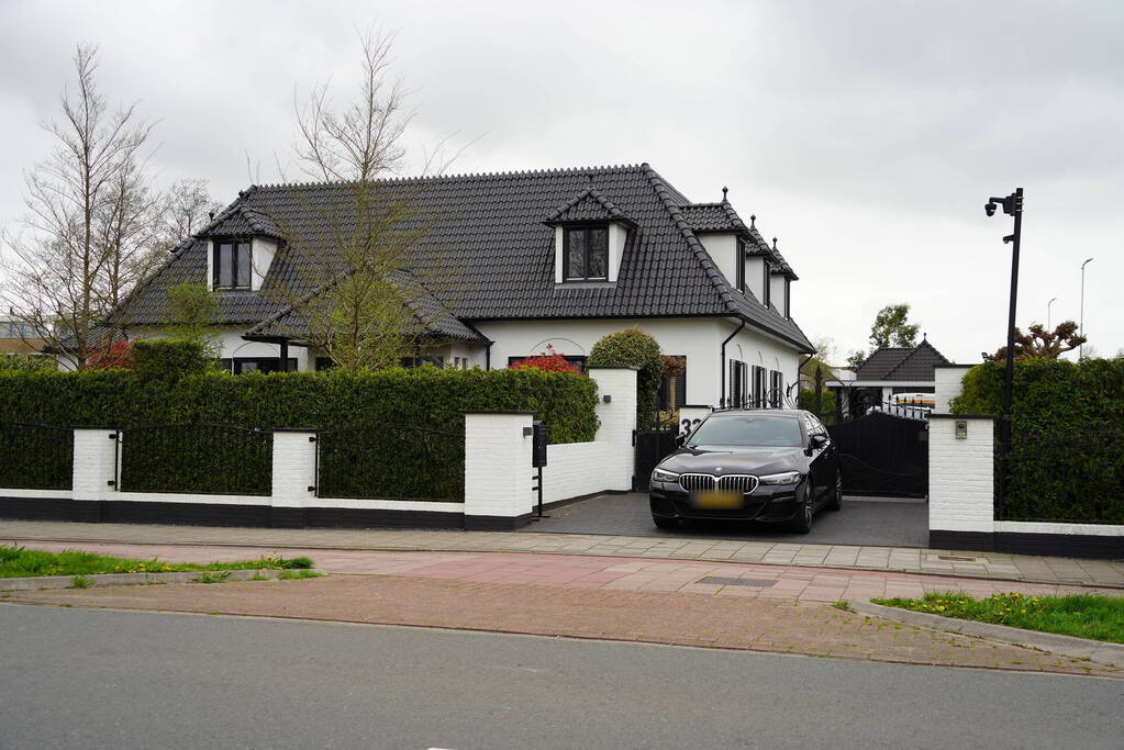 FIOD en douane doen inval bij woning