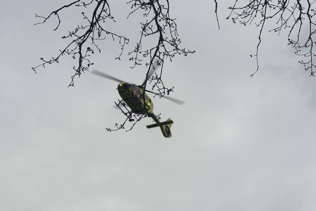 Traumahelikopter landt voor medisch incident