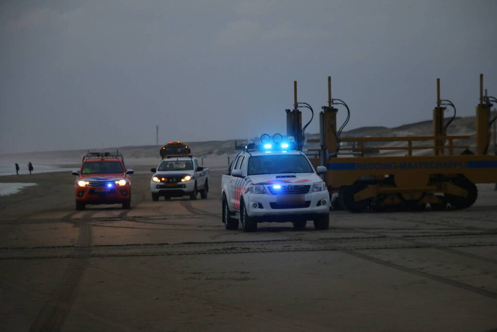 Grote zoekactie naar vermiste watersporter op ruwe zee