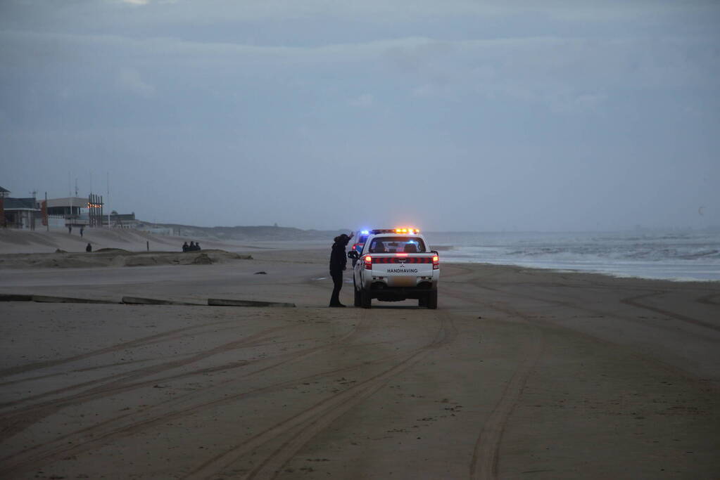 Grote zoekactie naar vermiste watersporter op ruwe zee