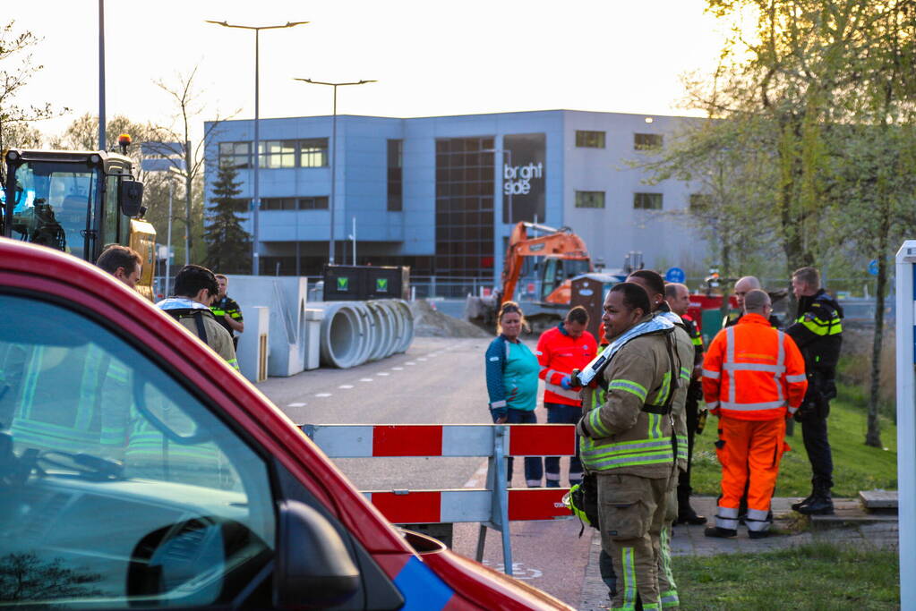 Veel hulpdiensten voor te water geraakte auto
