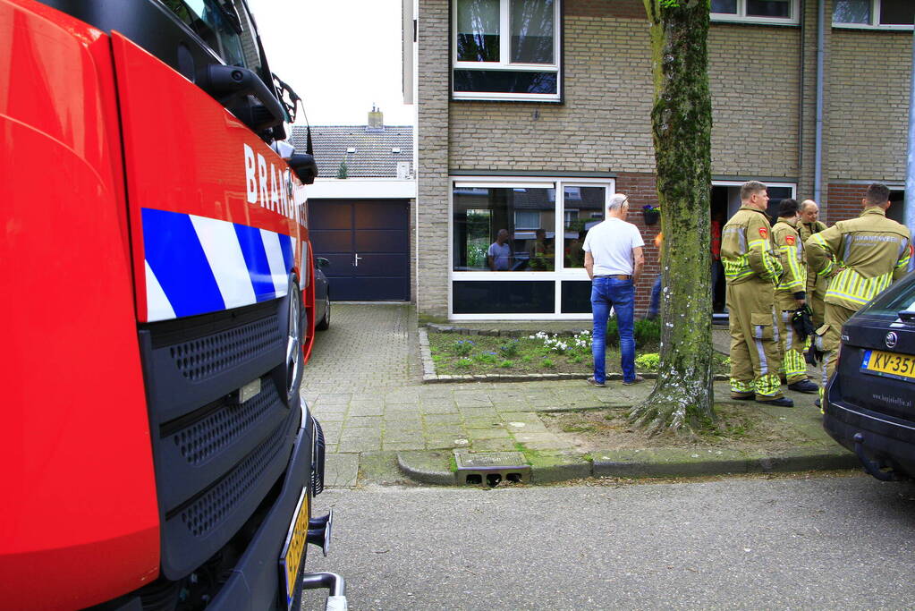 Onderzoek naar mogelijke gaslekkage in tuin