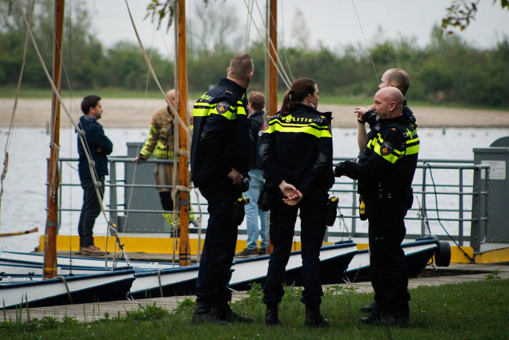 Overleden persoon aangetroffen bij strand