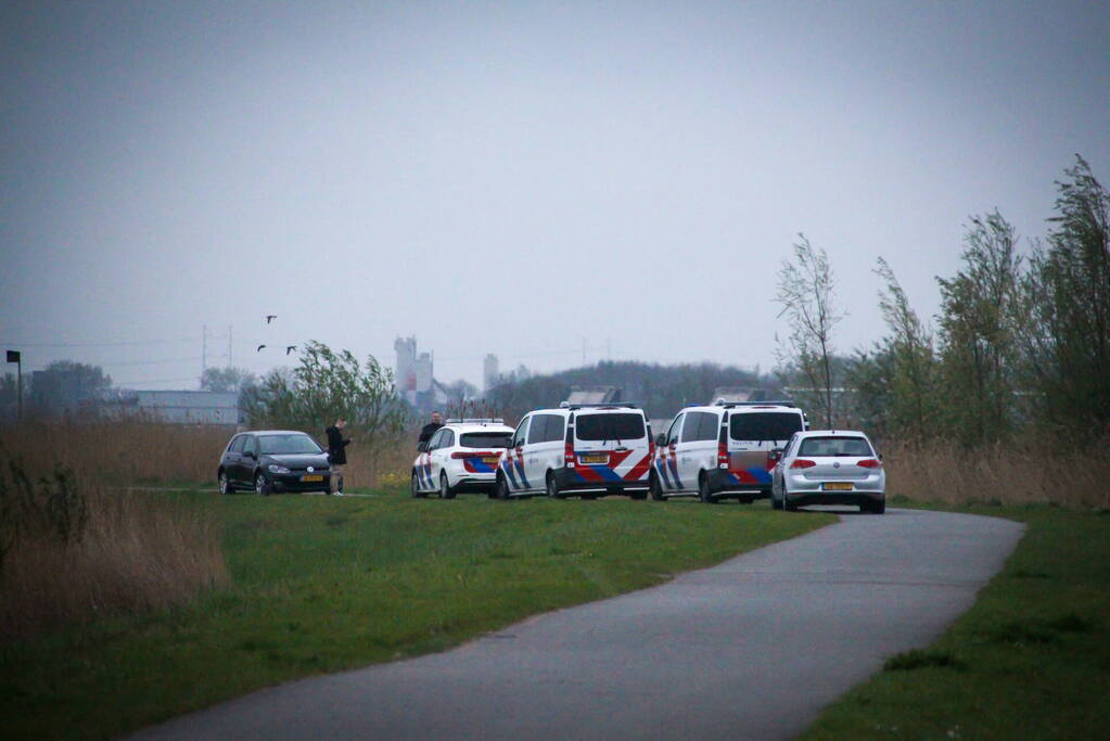 Overleden persoon aangetroffen bij strand