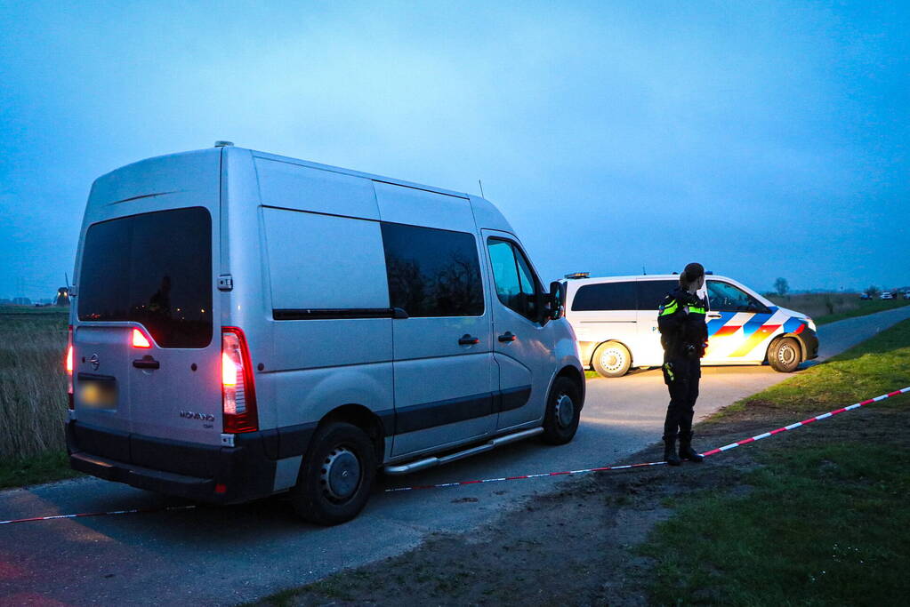 Overleden persoon aangetroffen bij strand