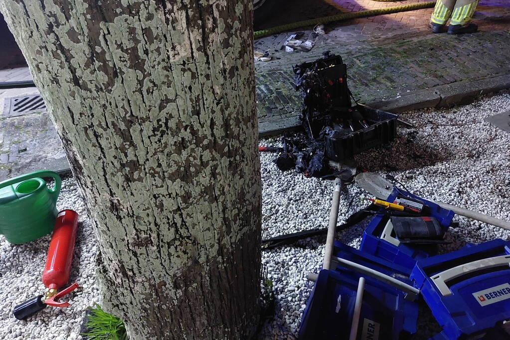 Brand in bestelbus snel onder controle