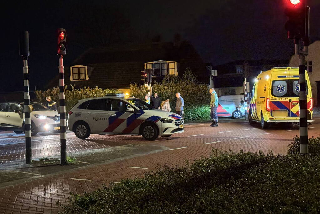 Twee voertuigen komen met elkaar in botsing