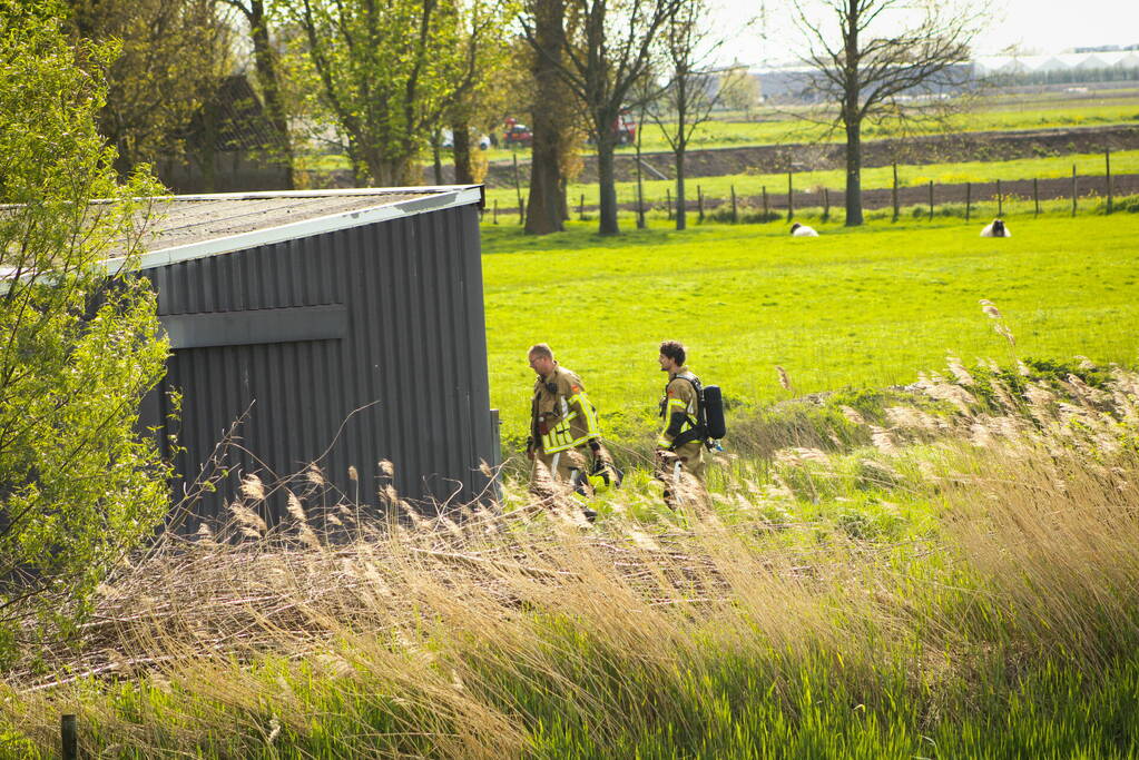 Brand in schuur snel onder controle