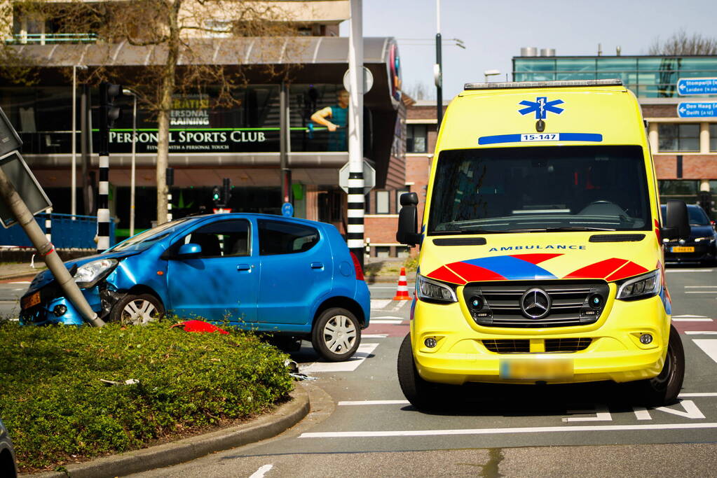 Twee voertuigen fiks beschadigd bij aanrijding