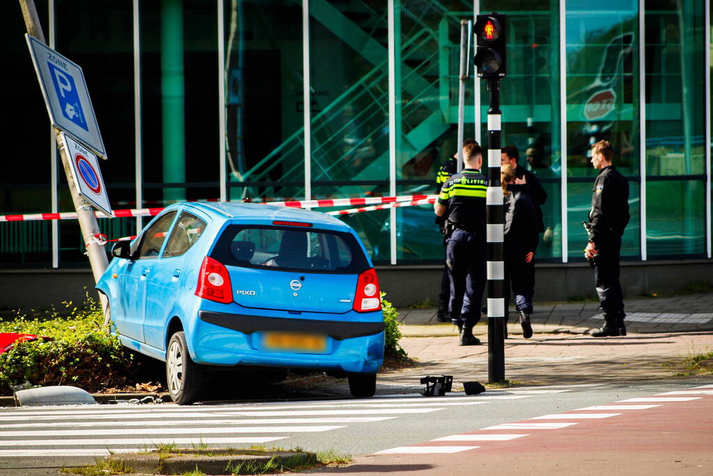 Twee voertuigen fiks beschadigd bij aanrijding
