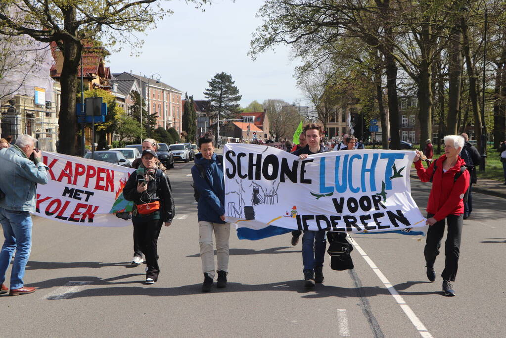 Extinction Rebellion demonstreerd bij provinciehuis