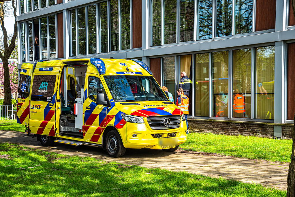 Traumateam ingezet voor medische noodsituatie bij flat