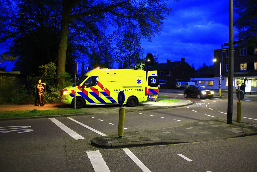 Fietser gewond bij aanrijding op rotonde