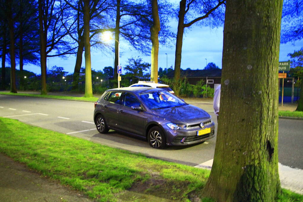 Fietser gewond bij aanrijding op rotonde