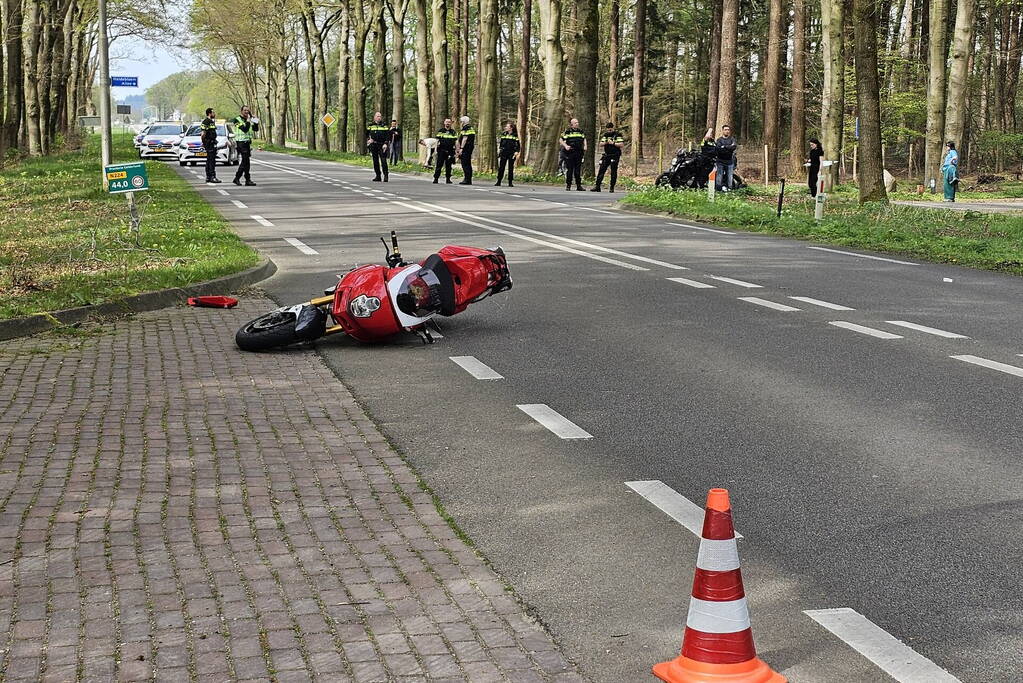 Motorrijder overleden na val, tweede raakt gewond