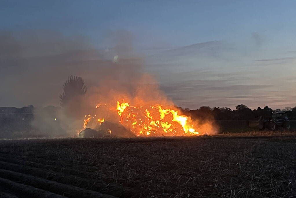 Veel rookontwikkeling bij buitenbrand