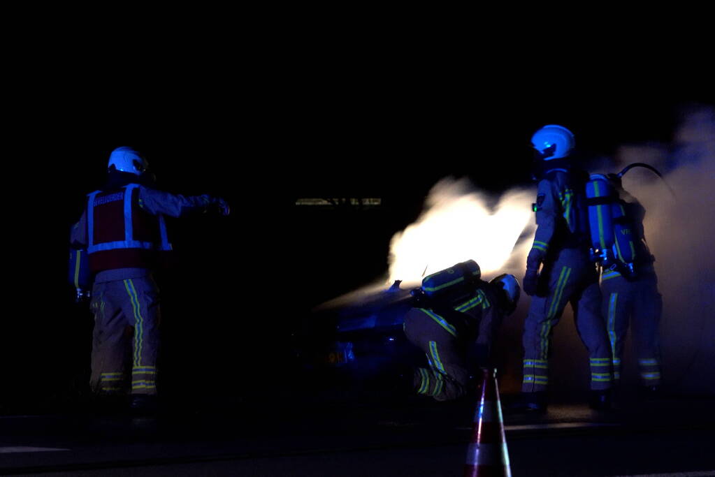 Busje volledig uitgebrand op N34