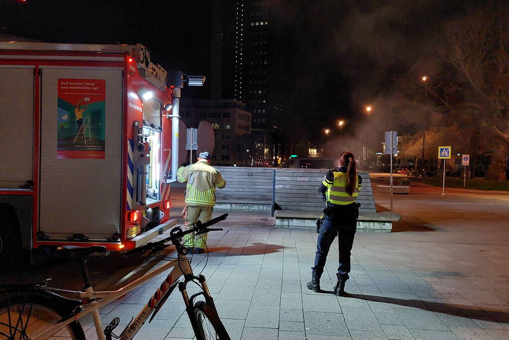 Afval in brand op stationsplein