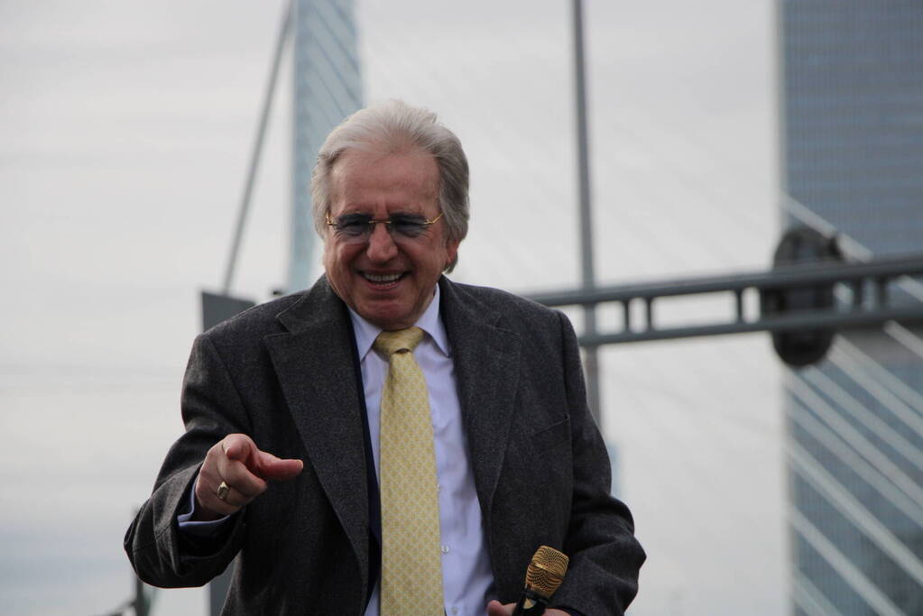 43e NN marathon Rotterdam van start met voor de laatste keer Lee Towers